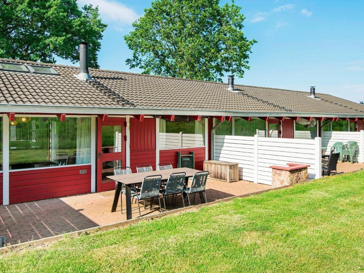 6 Person Holiday Home In Обенро Номер фото